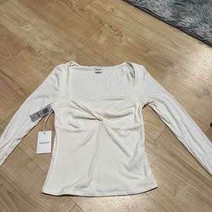 Aritzia Sunday best light birch top (long sleeve) BRAND NEW/NEVER WORN